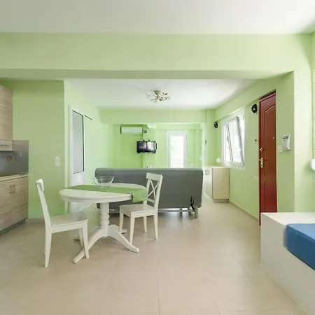 Exclusive Garden Apartment *
