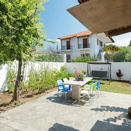 Exclusive Garden Apartment *